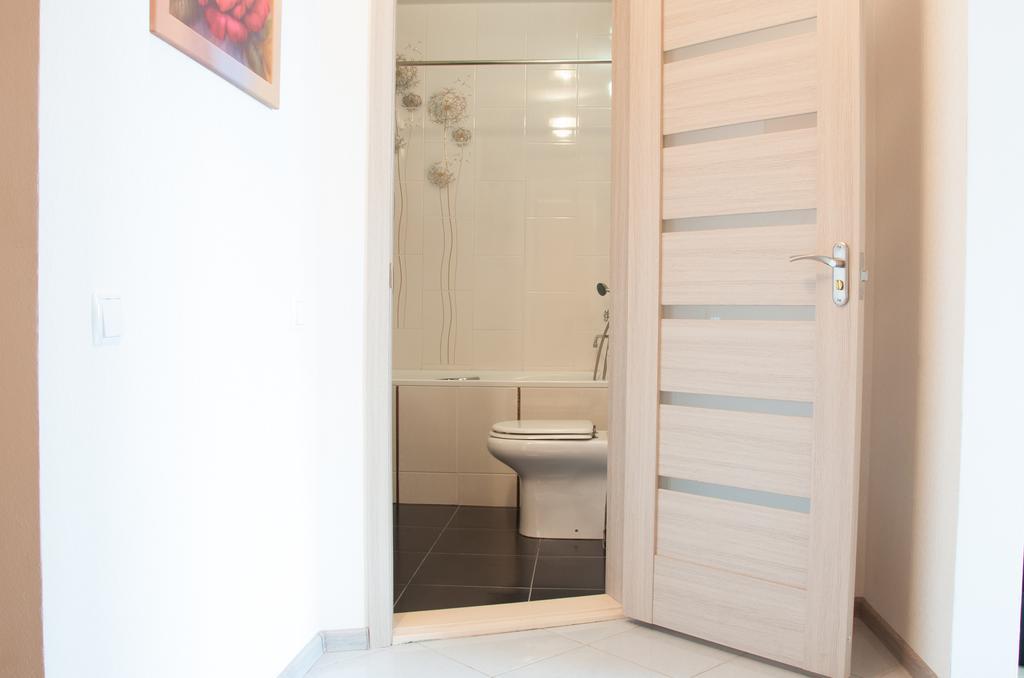 Apartment On Bogatyrskaya 6A Kiev Exterior foto